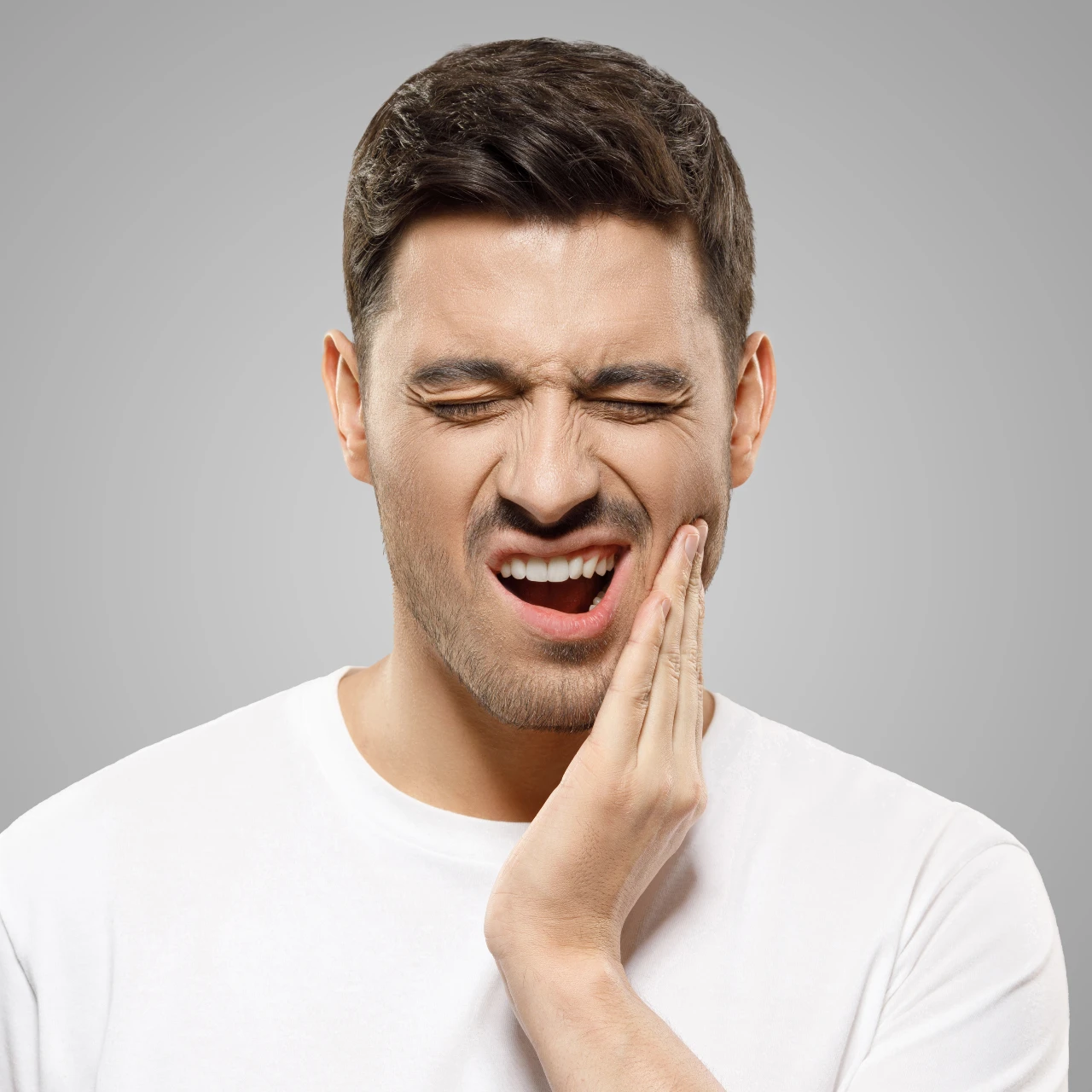 man experiencing jaw pain and needs tmj treatment